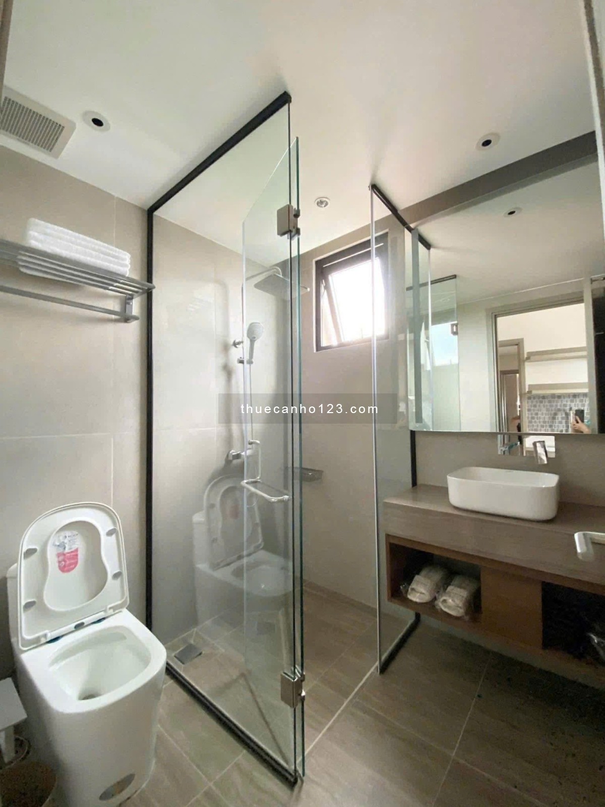 Studio ban công thoáng mát – gần sân bay Tân Sơn Nhất & Công viên Hoàng Văn Thụ