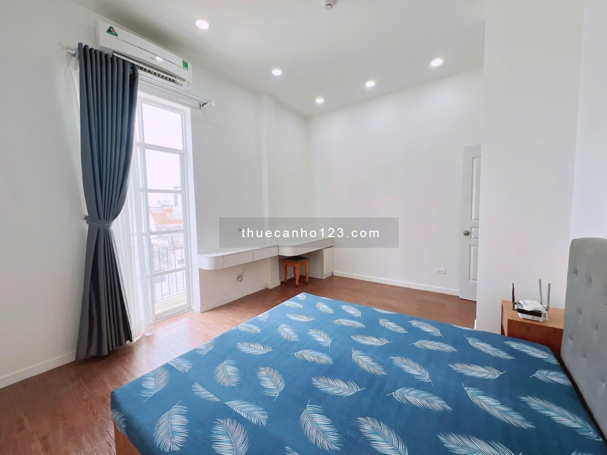 Căn Hộ 2 Phòng Ngủ Full Nội Thất. Toà Nhà Thang Máy, Hầm Xe. Ngay Phan Đăng Lưu