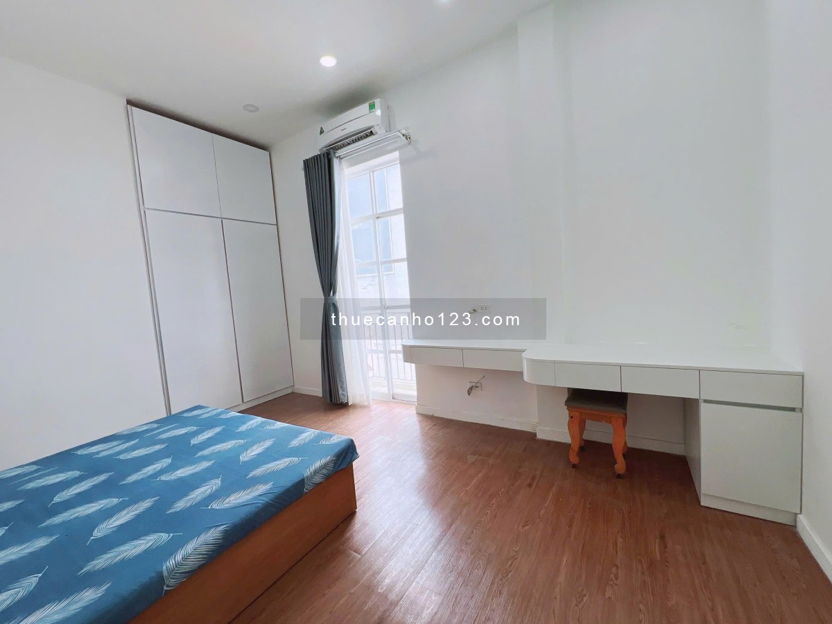 Căn Hộ 2 Phòng Ngủ Full Nội Thất. Toà Nhà Thang Máy, Hầm Xe. Ngay Phan Đăng Lưu