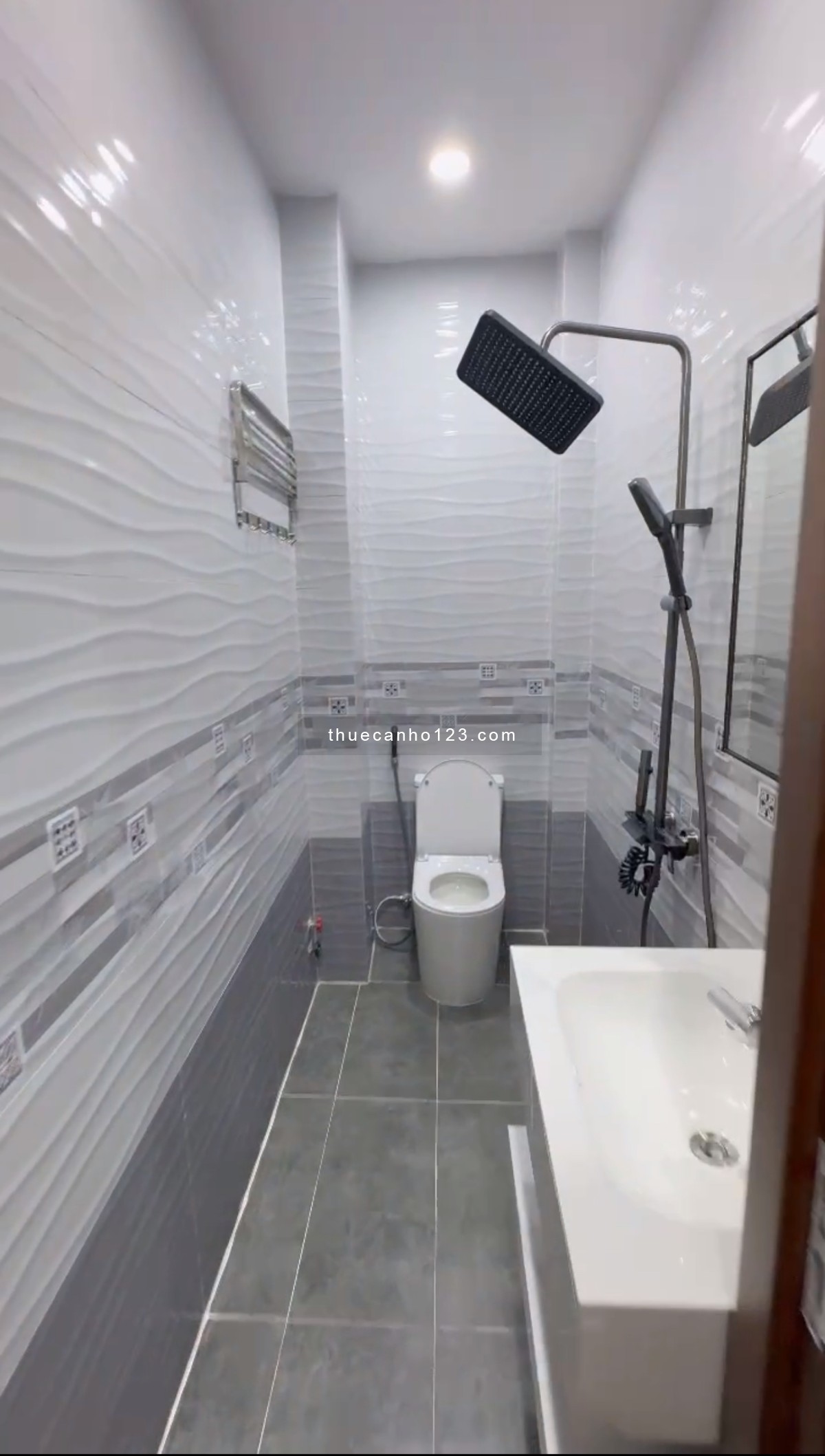 Cho thuê gấp phòng studio vừa xây xong có ban công riêng siêu to gần Aeon Tân Phú.