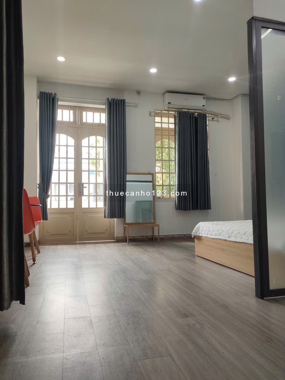 Studio ban công tách bếp Q8 - gần Đh Công Nghệ SG, Parcmall, cầu Chánh Hưng,...