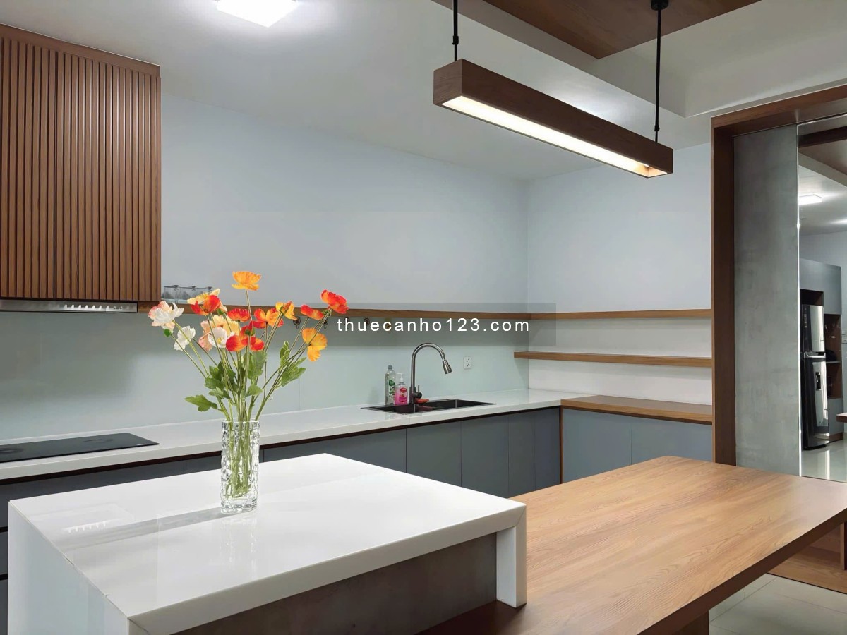 Xách vali vào ở ngay CHCC Emerald 84m2, 2pn, 2wc và 1 kho nhà có full nội thất đẹp giá 15tr/th