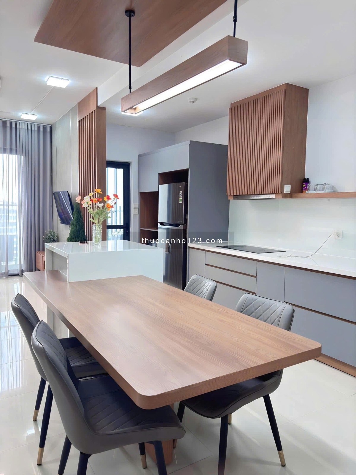 Xách vali vào ở ngay CHCC Emerald 84m2, 2pn, 2wc và 1 kho nhà có full nội thất đẹp giá 15tr/th