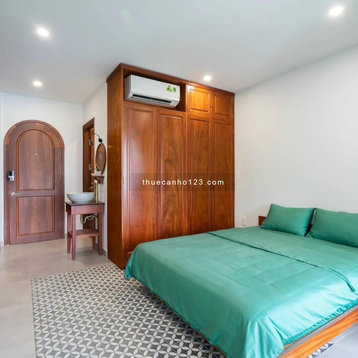 Cho thuê căn hộ full nội thất, ban công Hoàng Văn Thụ, quận Tân Bình – Gần sân bay!