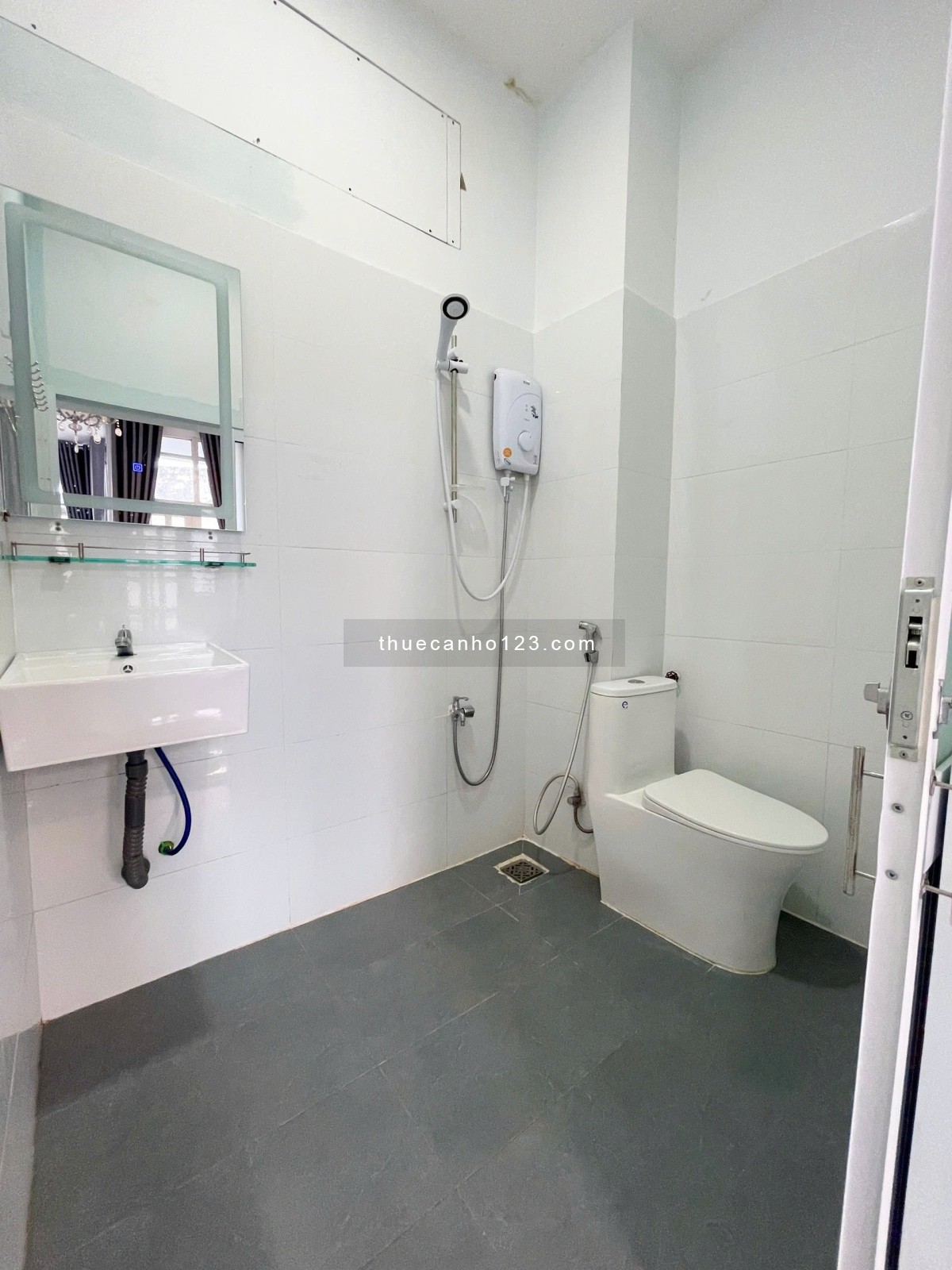 Studio ban công Q1 - gần Đh UEH, Đh Mở, Vòng xoay Điện Biên Phủ, Thảo Cầm Viên,...