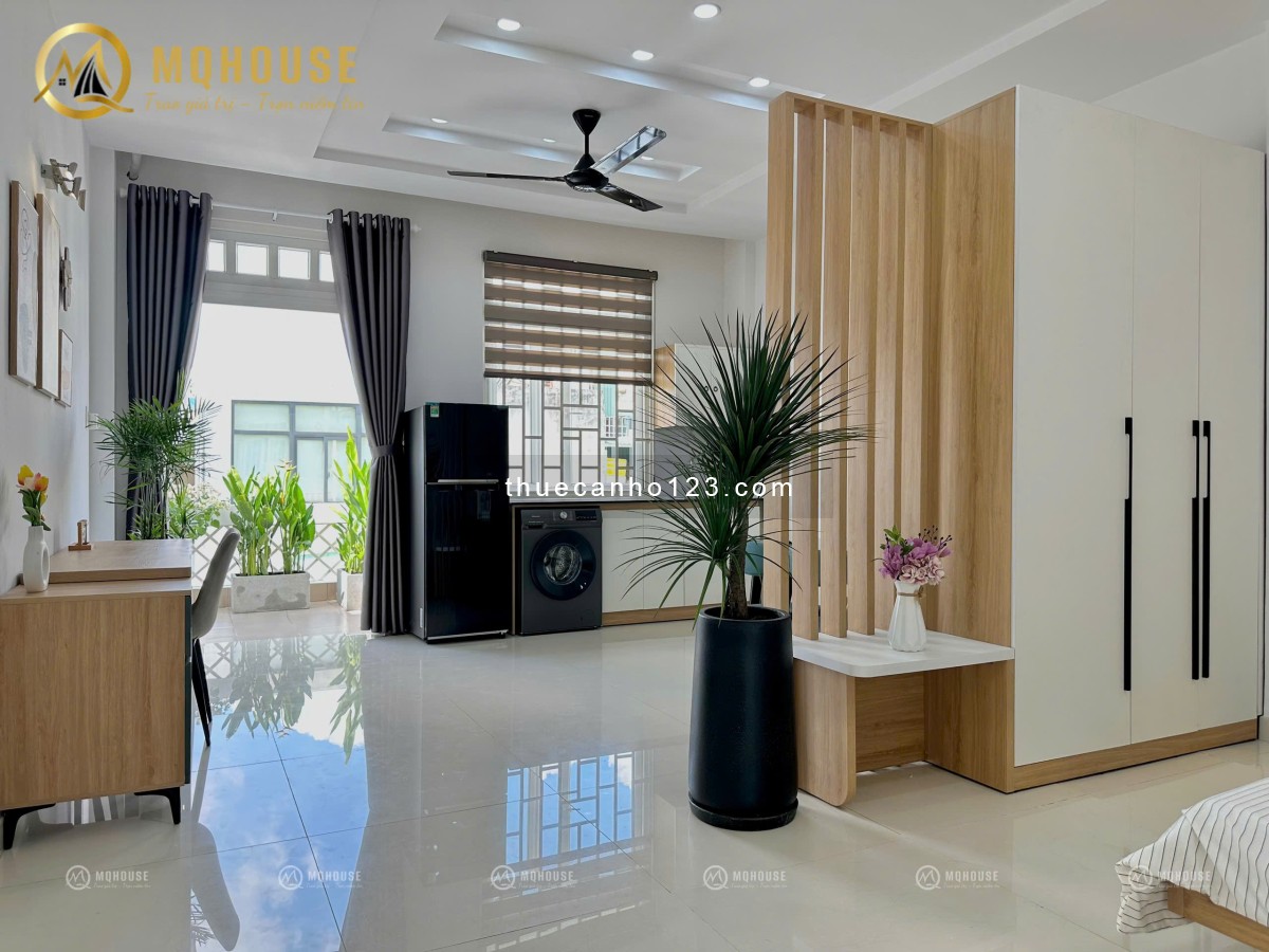 Cho thuê căn hộ studio ban công, nội thất đẹp gần Vincom Cộng Hòa, cầu vượt Hoàng Hoa Thám