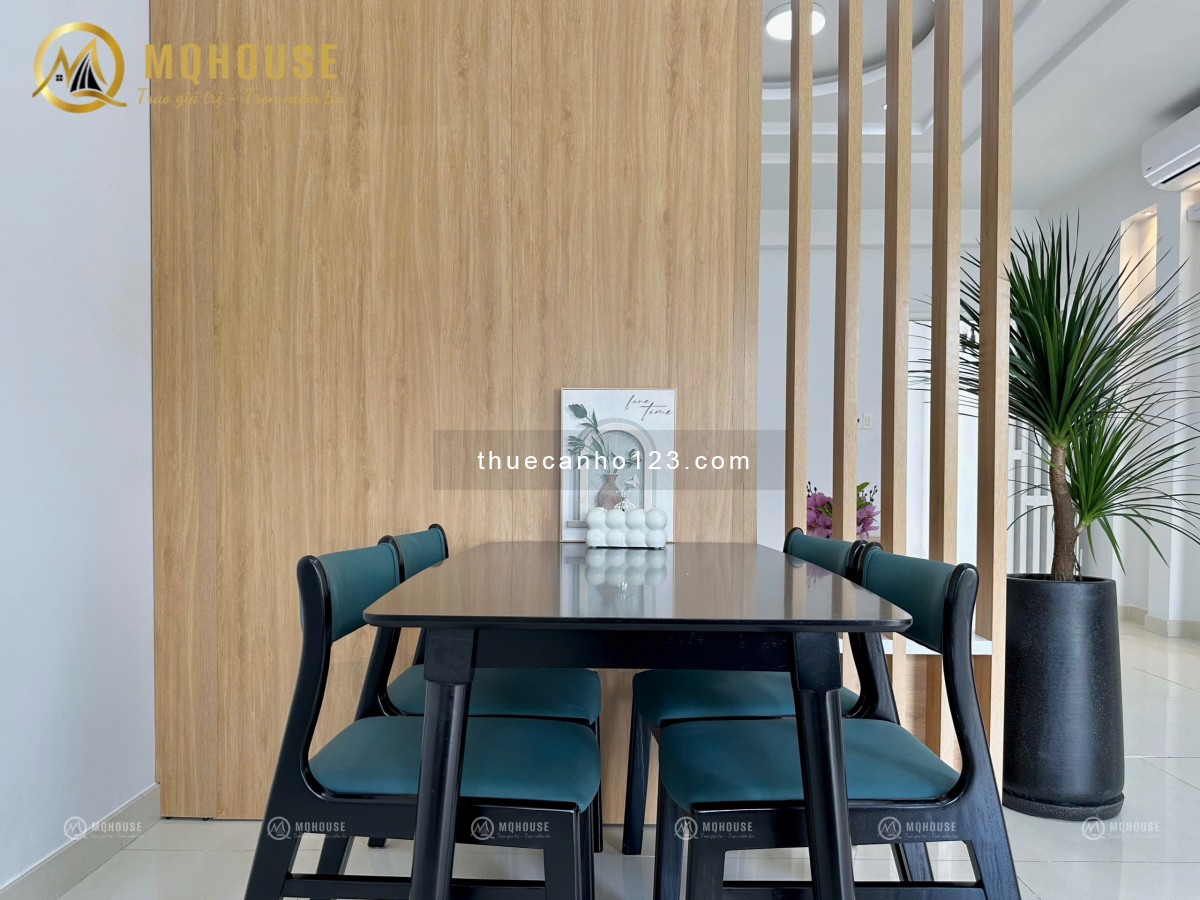 Cho thuê căn hộ studio ban công, nội thất đẹp gần Vincom Cộng Hòa, cầu vượt Hoàng Hoa Thám