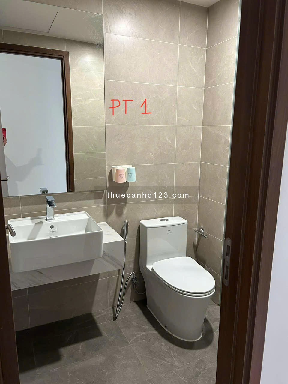 Cho thuê căn hộ góc 3 phòng ngủ 88m2 - - Giá thương lượng