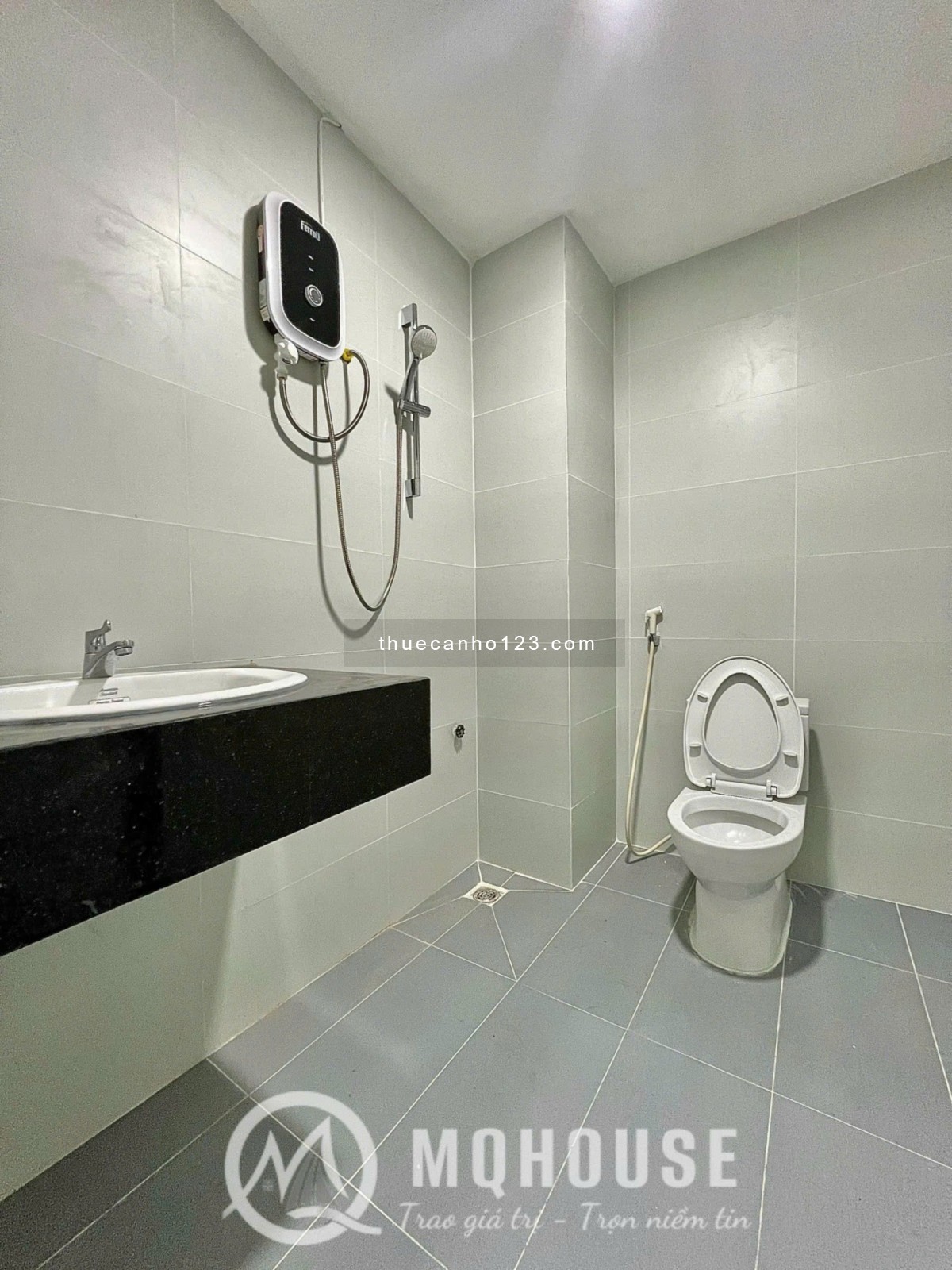 Cho thuê căn hộ 1 phòng ngủ 40m², gần Học viện Hàng không, ban công thoáng mát