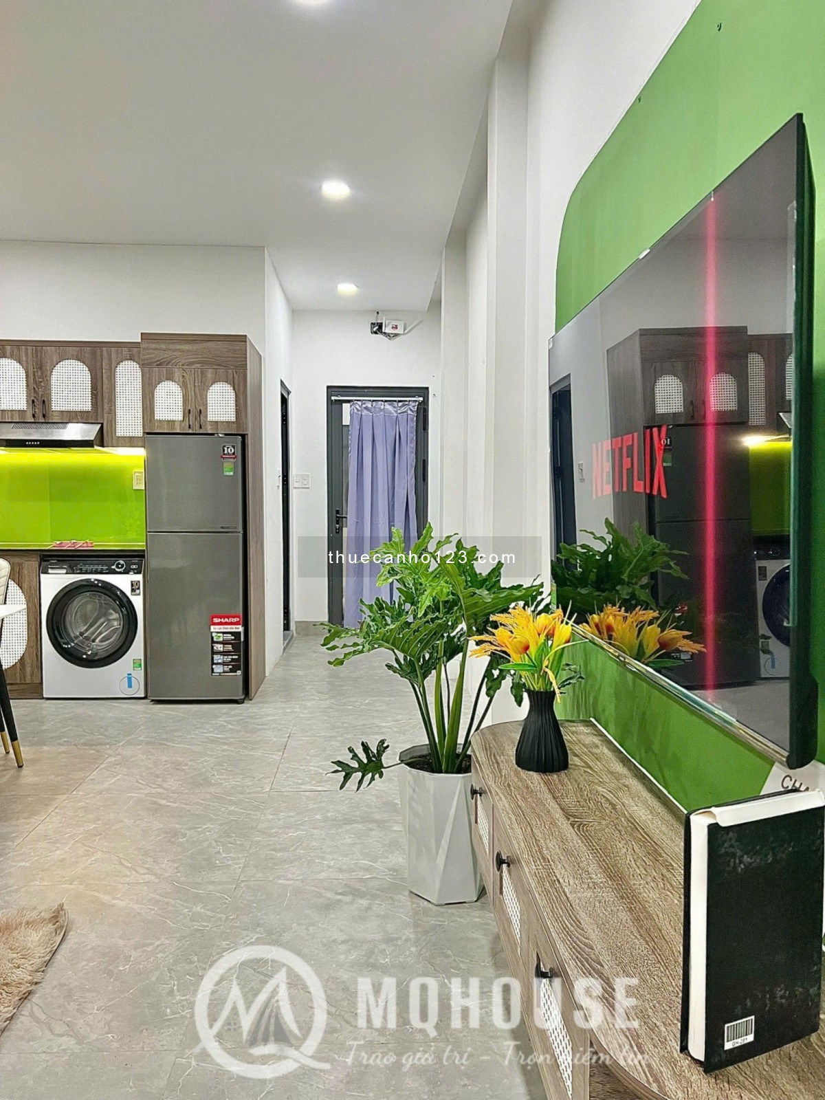 Cho thuê căn hộ 1 phòng ngủ 40m², gần Học viện Hàng không, ban công thoáng mát