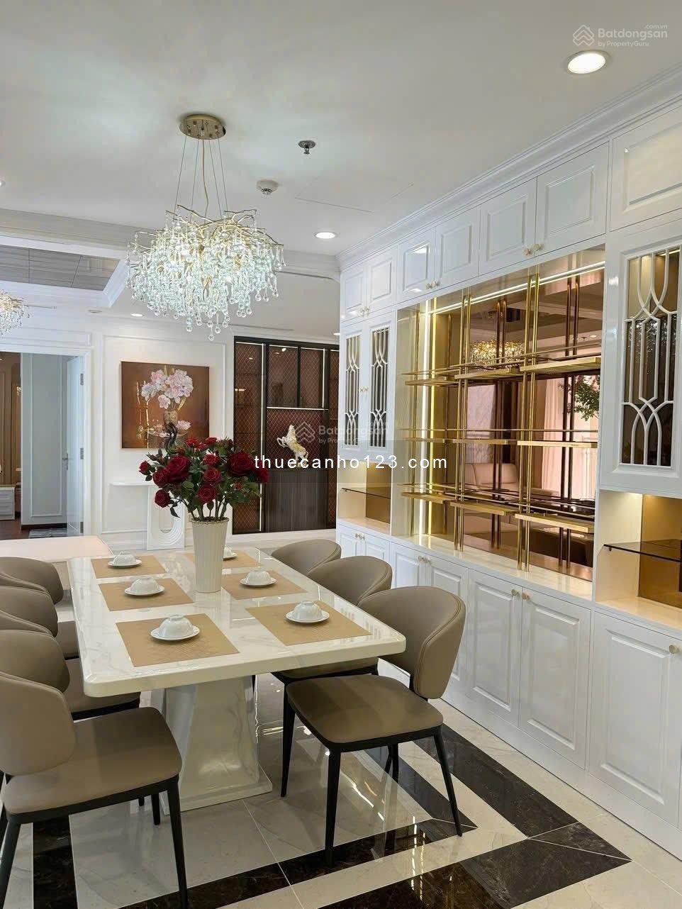 Cho thuê căn hộ 2PN 2WC tại Vinhomes Central Park Bình Thạnh.