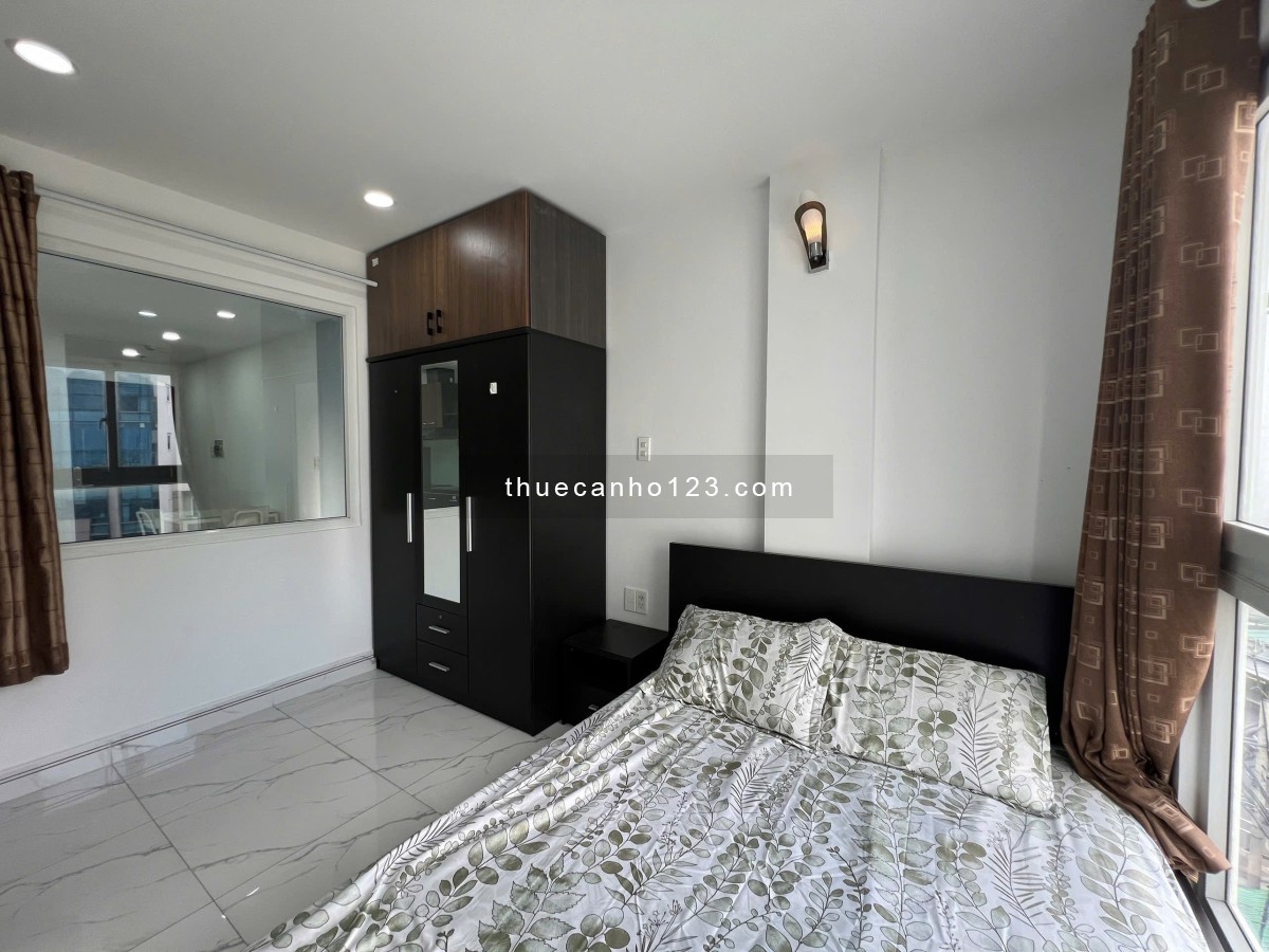 Căn hộ ban công, máy giặt riêng, ngay sân bay Tân Sơn Nhất.