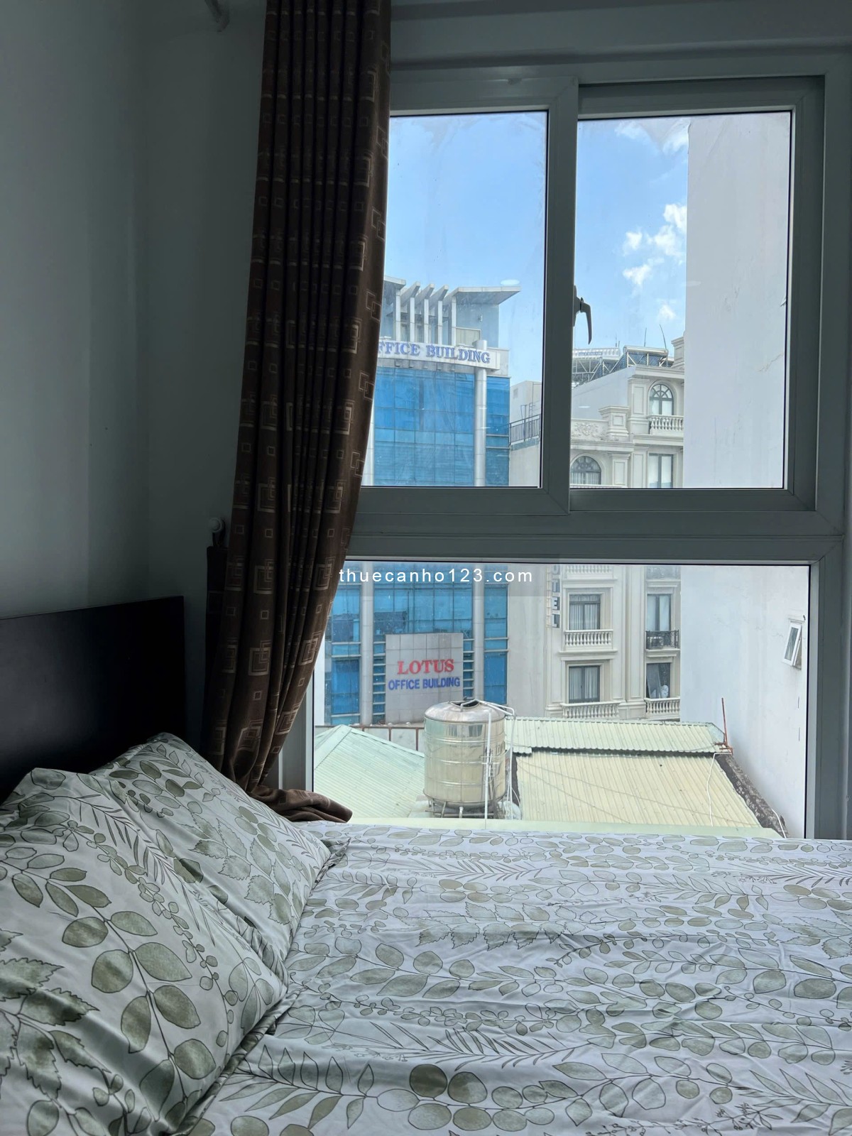 Căn hộ ban công, máy giặt riêng, ngay sân bay Tân Sơn Nhất.