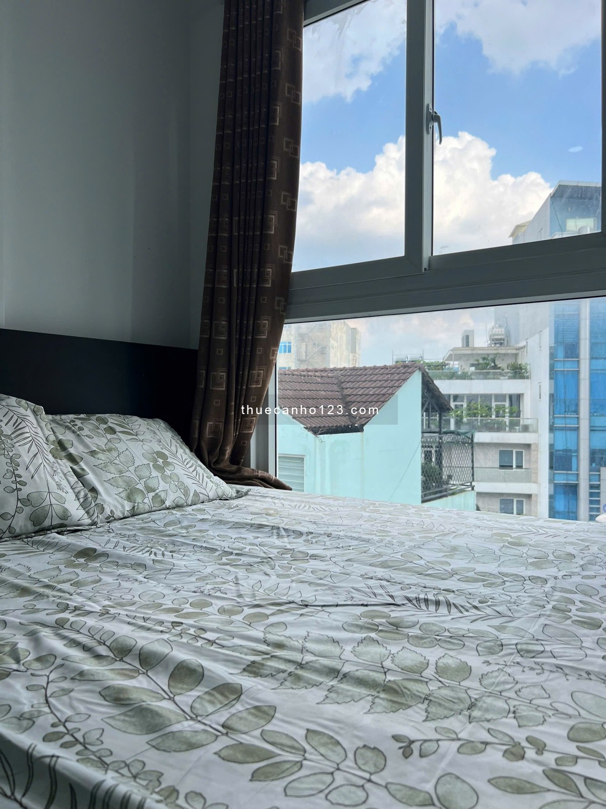 Căn hộ ban công, máy giặt riêng, ngay sân bay Tân Sơn Nhất.