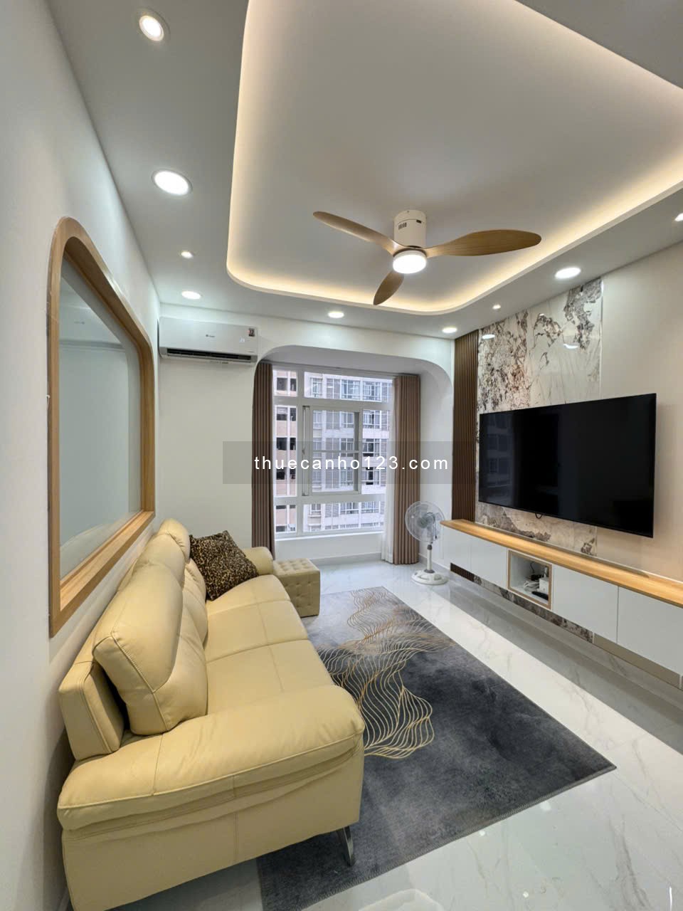 Cho thuê gấp căn hộ 2PN giá 11tr, inbox em nhanh kẻo hết, nhận tìm nhà theo nhu cầu.