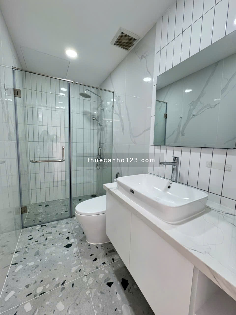 Cho thuê gấp căn hộ 2PN giá 11tr, inbox em nhanh kẻo hết, nhận tìm nhà theo nhu cầu.