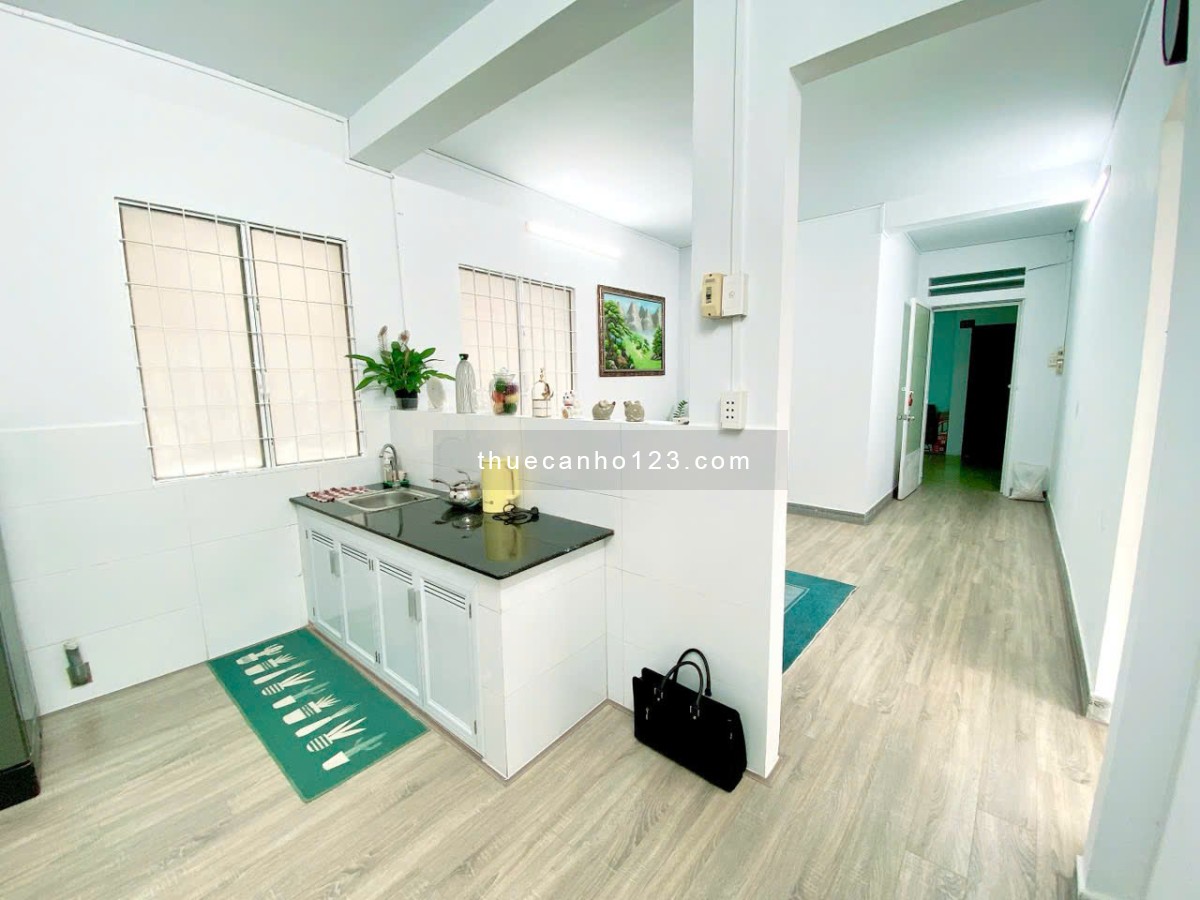 Căn hộ Bàu cát, Tân BÌnh: 2p ngủ, NTCB, ban công, 8tr