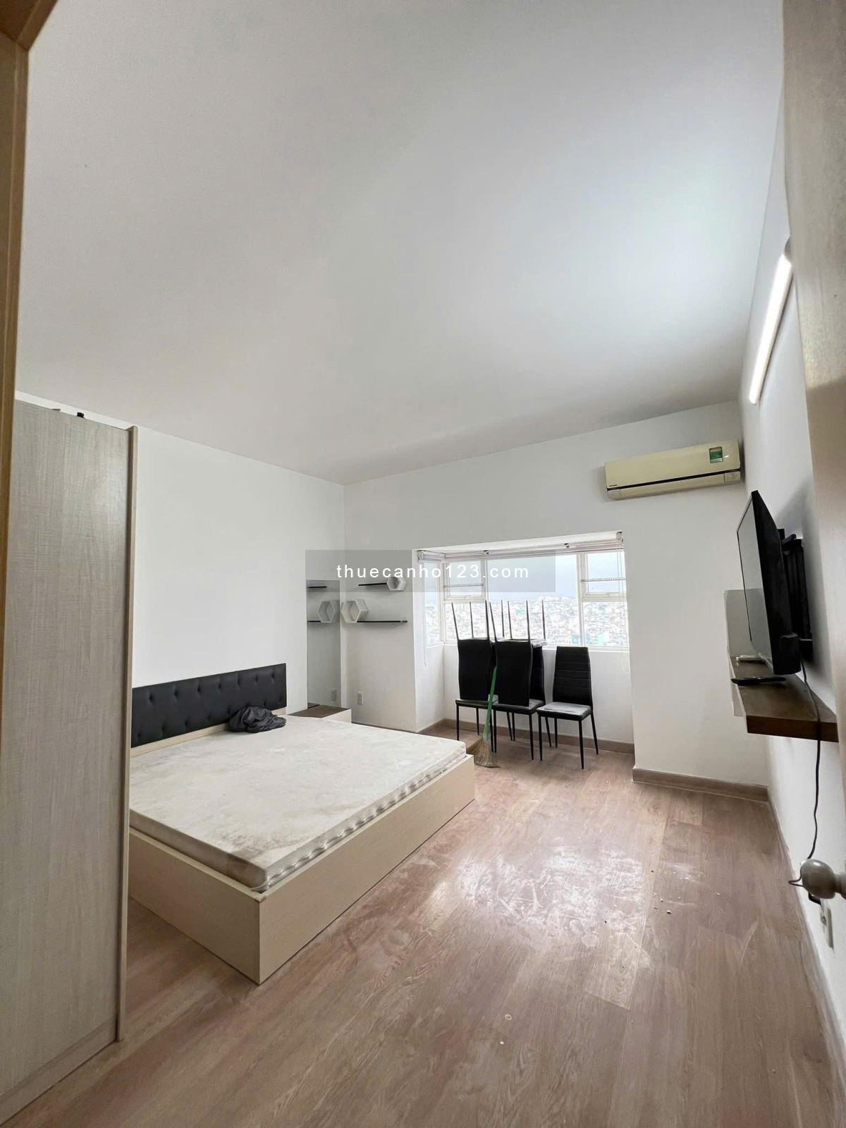 100m2, 13tr/th, 3PN, 2WC, Nội thất, 10A Trần Nhật Duật, Tân Định, Q1.