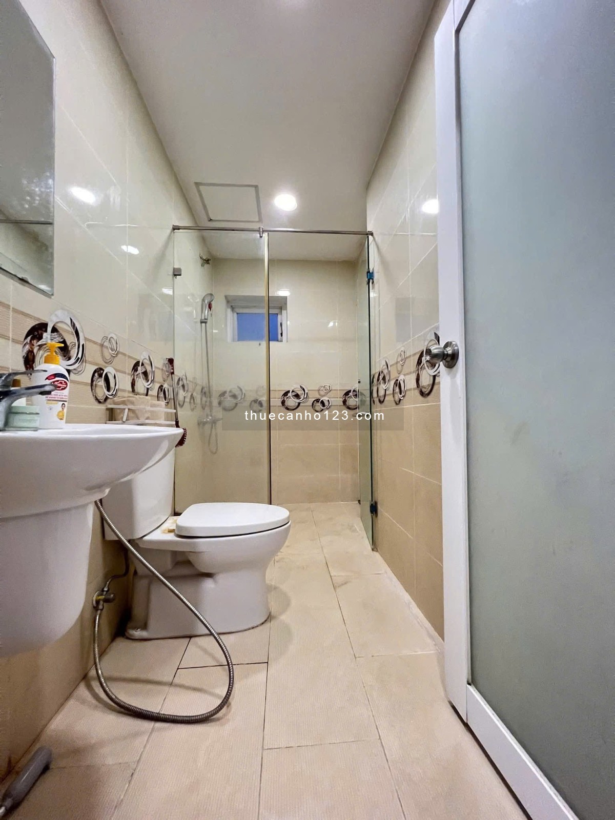 100m2, 13tr/th, 3PN, 2WC, Nội thất, 10A Trần Nhật Duật, Tân Định, Q1.