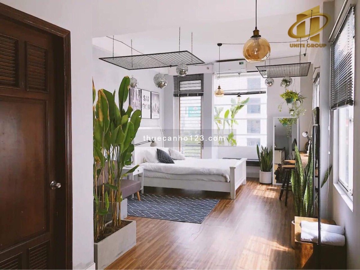 Cho thuê căn hộ ban công, đủ nội thất mặt tiền Đoàn Như Hài Q4, gần ĐH Luật, cầu Khánh Hội