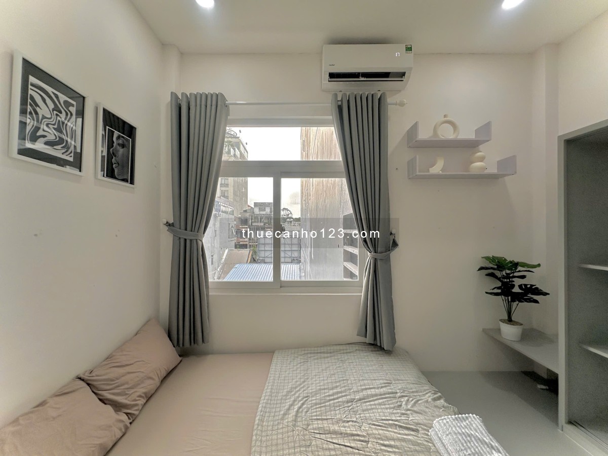 Cho thuê căn hộ ban công, đầy đủ nội thất Q1 gần phố đi bộ Nguyễn Huệ, Takashimaya, cầu Calmette