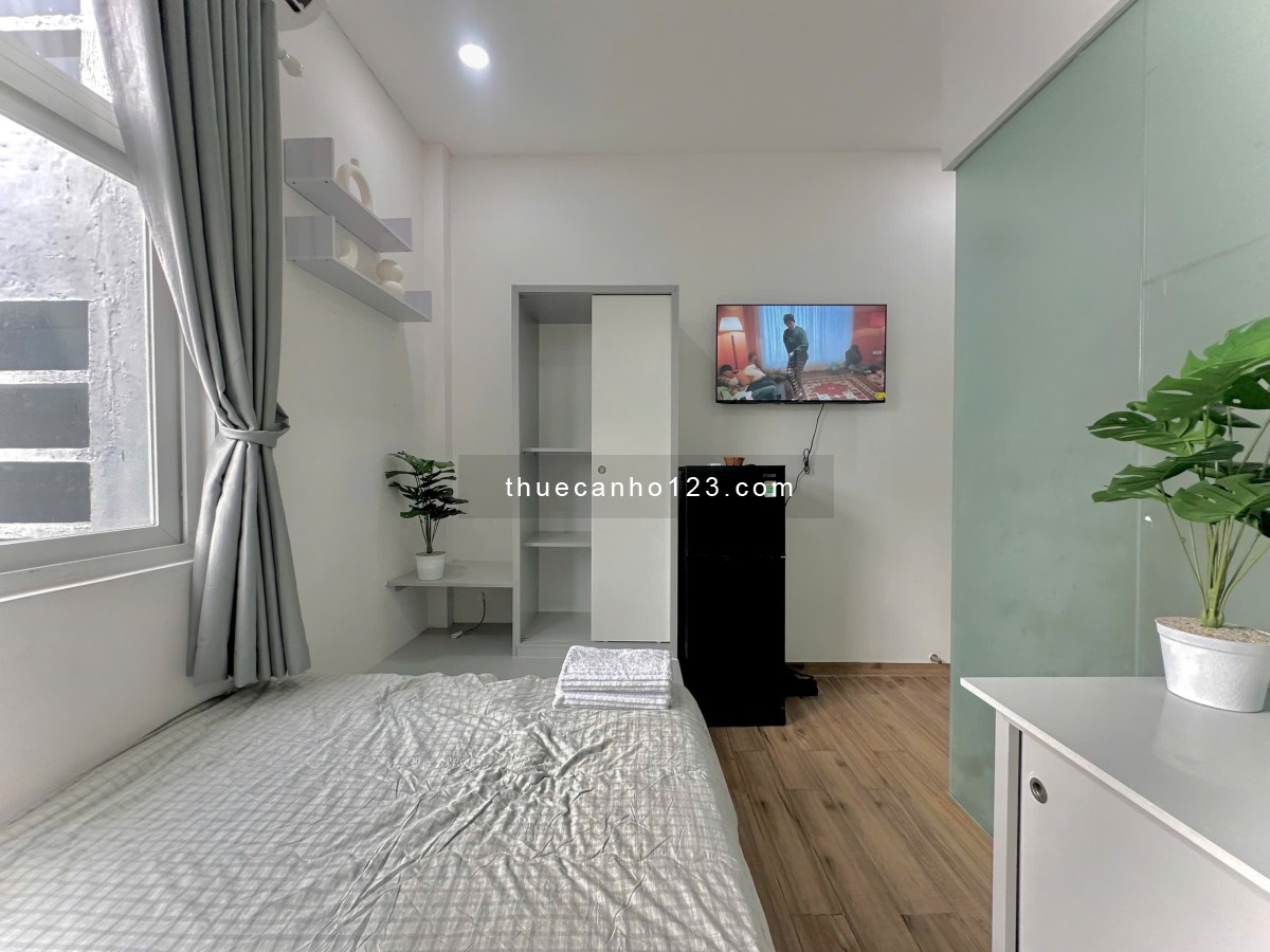 Cho thuê căn hộ ban công, đầy đủ nội thất Q1 gần phố đi bộ Nguyễn Huệ, Takashimaya, cầu Calmette