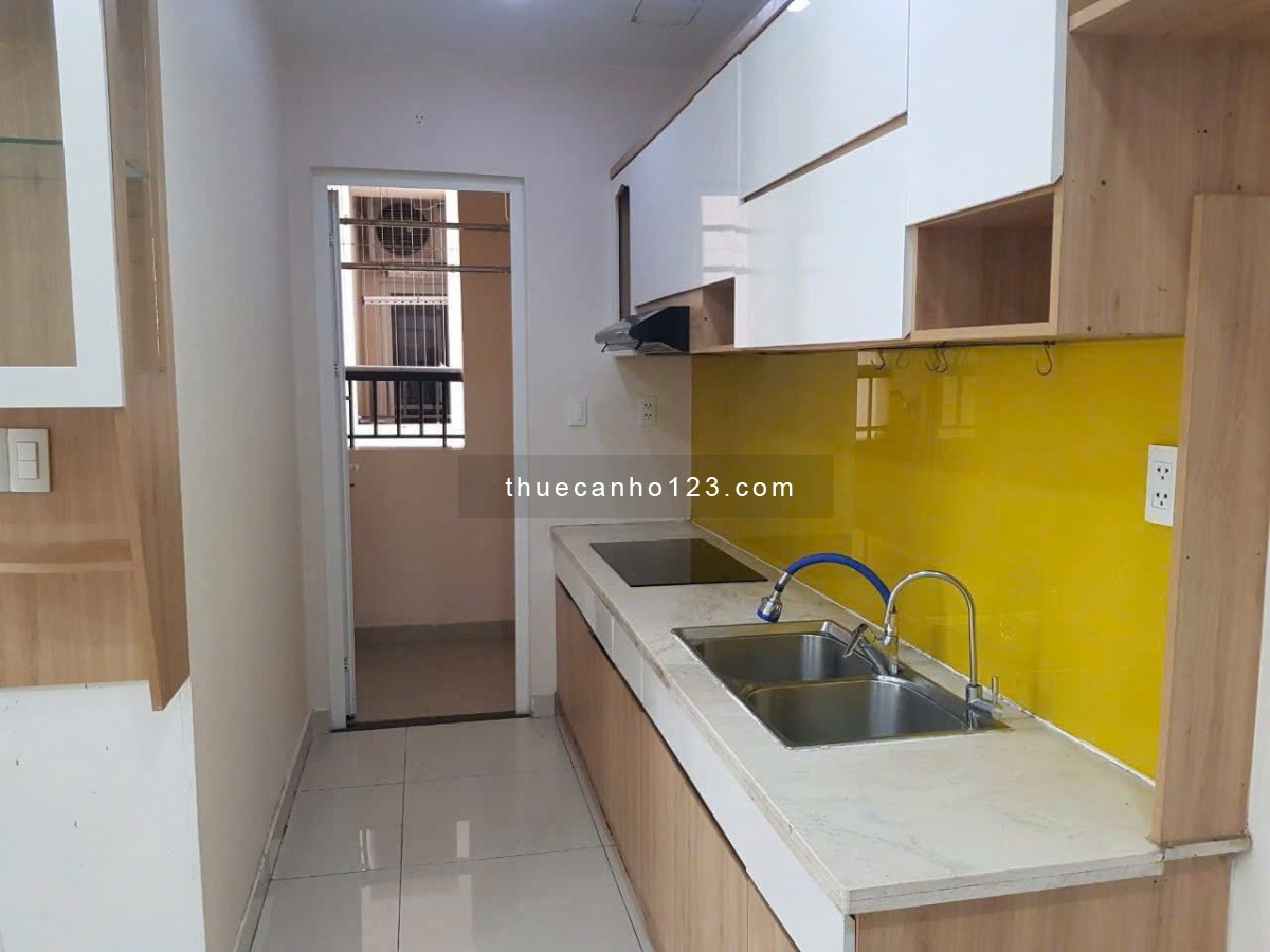 Chung cư 10A Trần Nhật Duật, Q1: 3p ngủ, full nội thất, 13tr/tháng, ban công