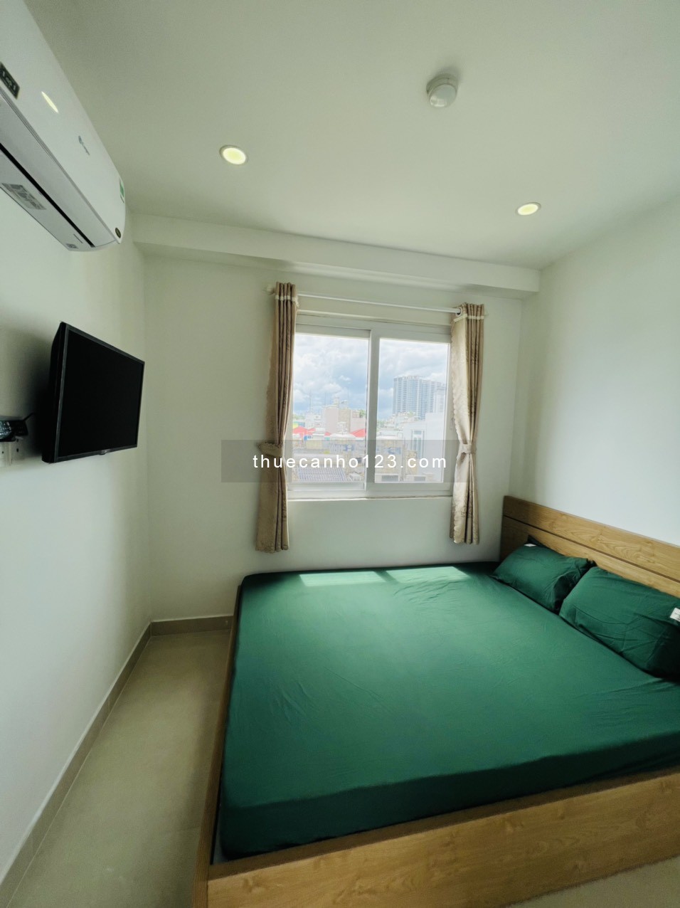 Cho thuê căn hộ 1PN ban công full NT Q10 ngay Đại Học Hoa Sen, UEH, cầu vượt 3/2, Vạn Hạnh Mall,