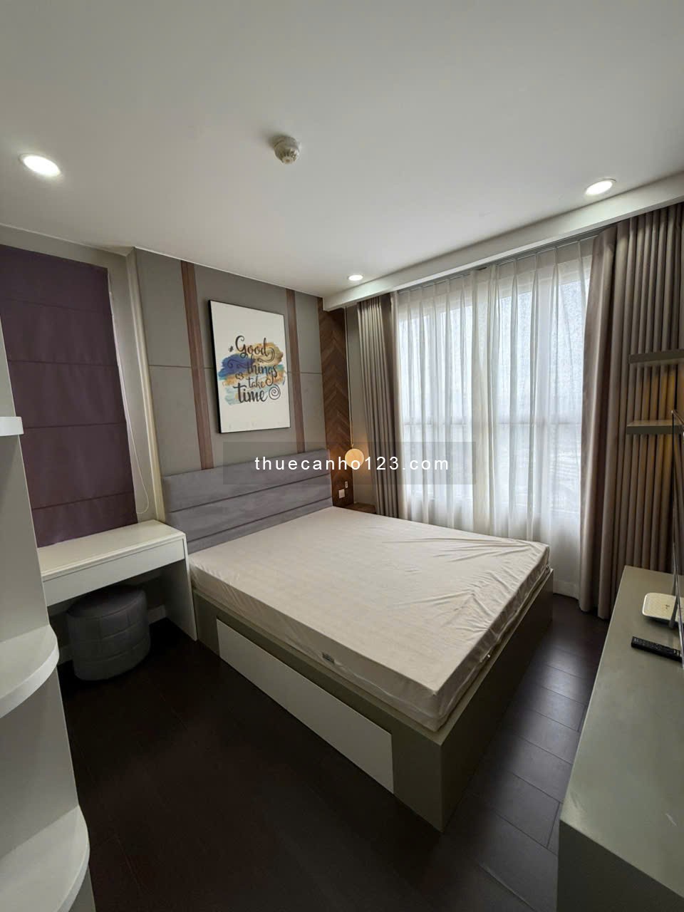 Cần cho thuê căn 2PN + 1 phòng làm việc tại The Sun Avenue, nhà nội thất cao cấp