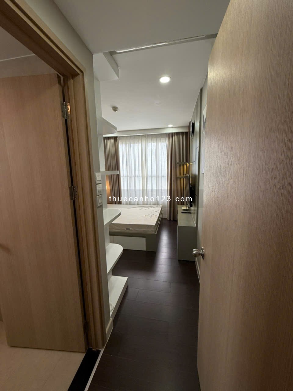 Cần cho thuê căn 2PN + 1 phòng làm việc tại The Sun Avenue, nhà nội thất cao cấp