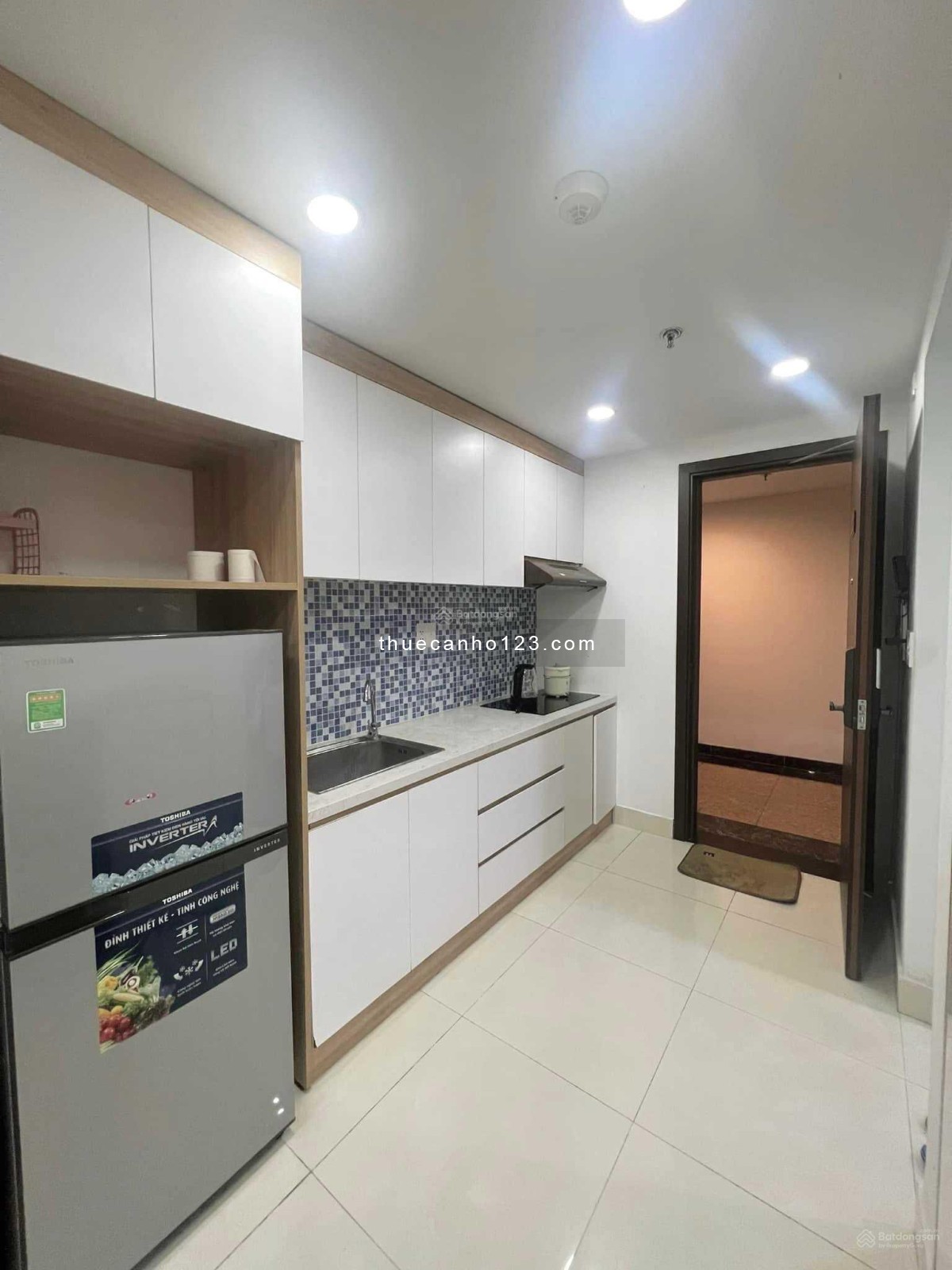 Cho thuê nhanh căn hộ 1PN dạng studio có lô gia giặt phơi giá chỉ 10tr/tháng.