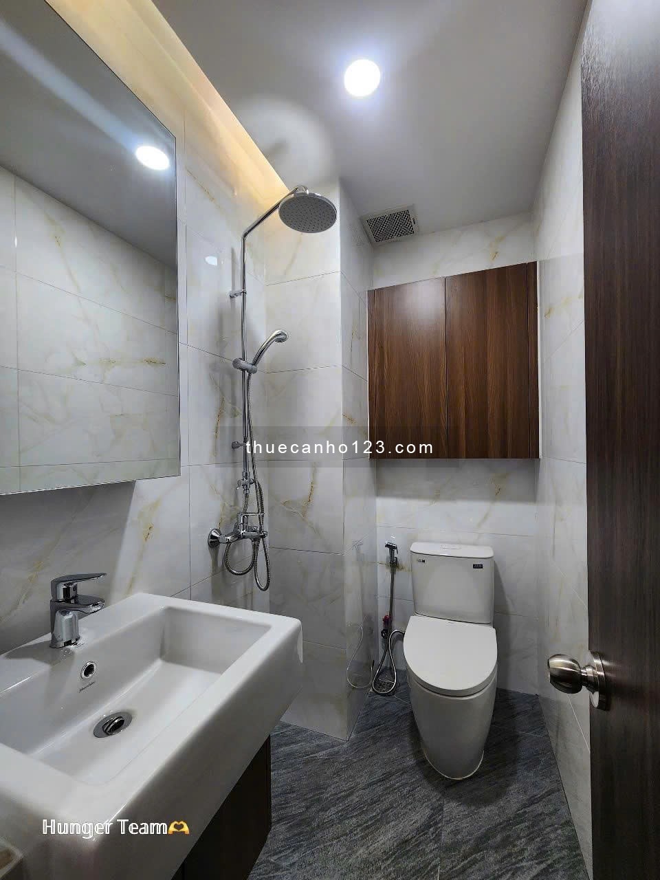 Căn hộ cho thuê ngay Q1 máy giặt riêng, ban công, gần Cầu Kiệu, chợ Tân Định, CV Lê Văn Tám, Ba Son