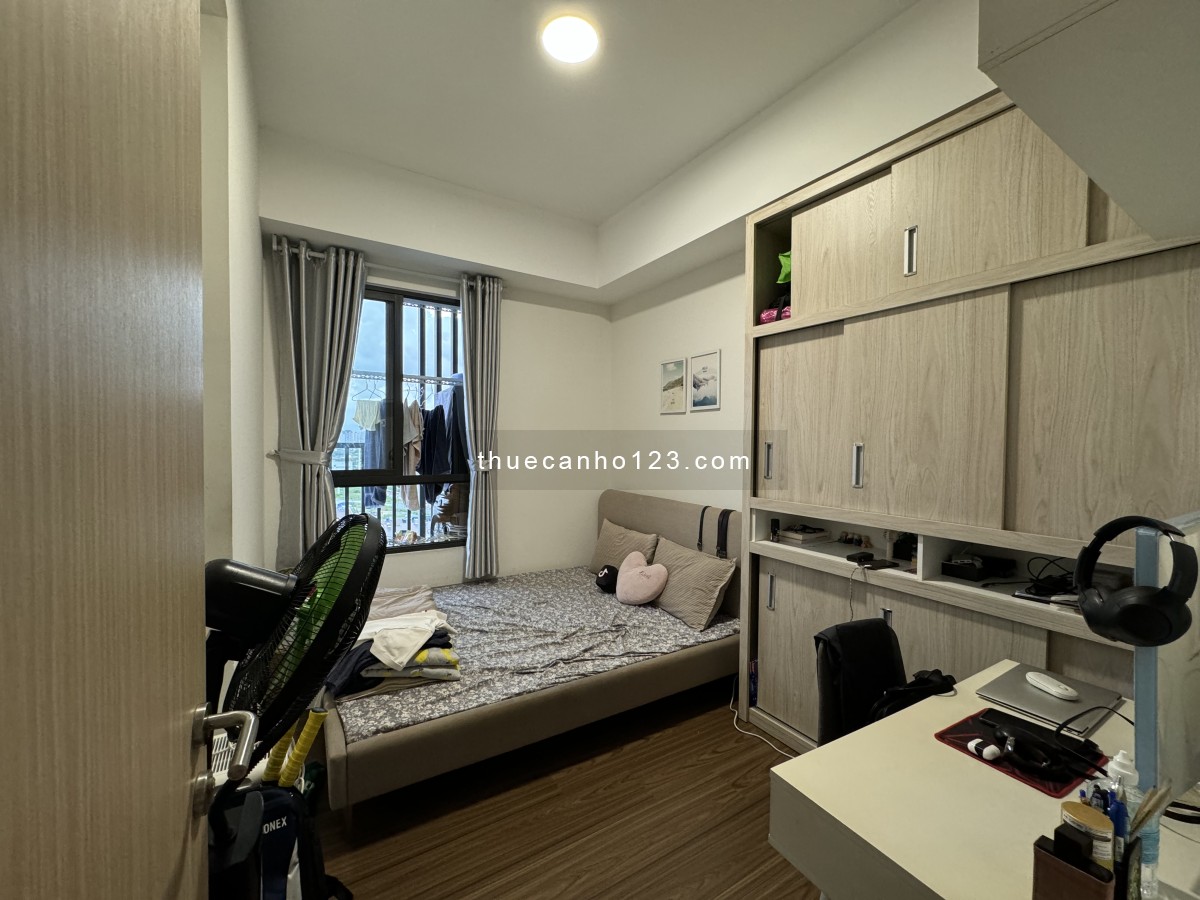 Cho thuê căn hộ 2 phòng ngủ view nhìn về Q1, nội thất cơ bản, Safira Khang Điền, 9 triệu/ tháng