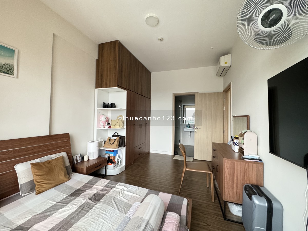 Cho thuê căn hộ 2 phòng ngủ view nhìn về Q1, nội thất cơ bản, Safira Khang Điền, 9 triệu/ tháng