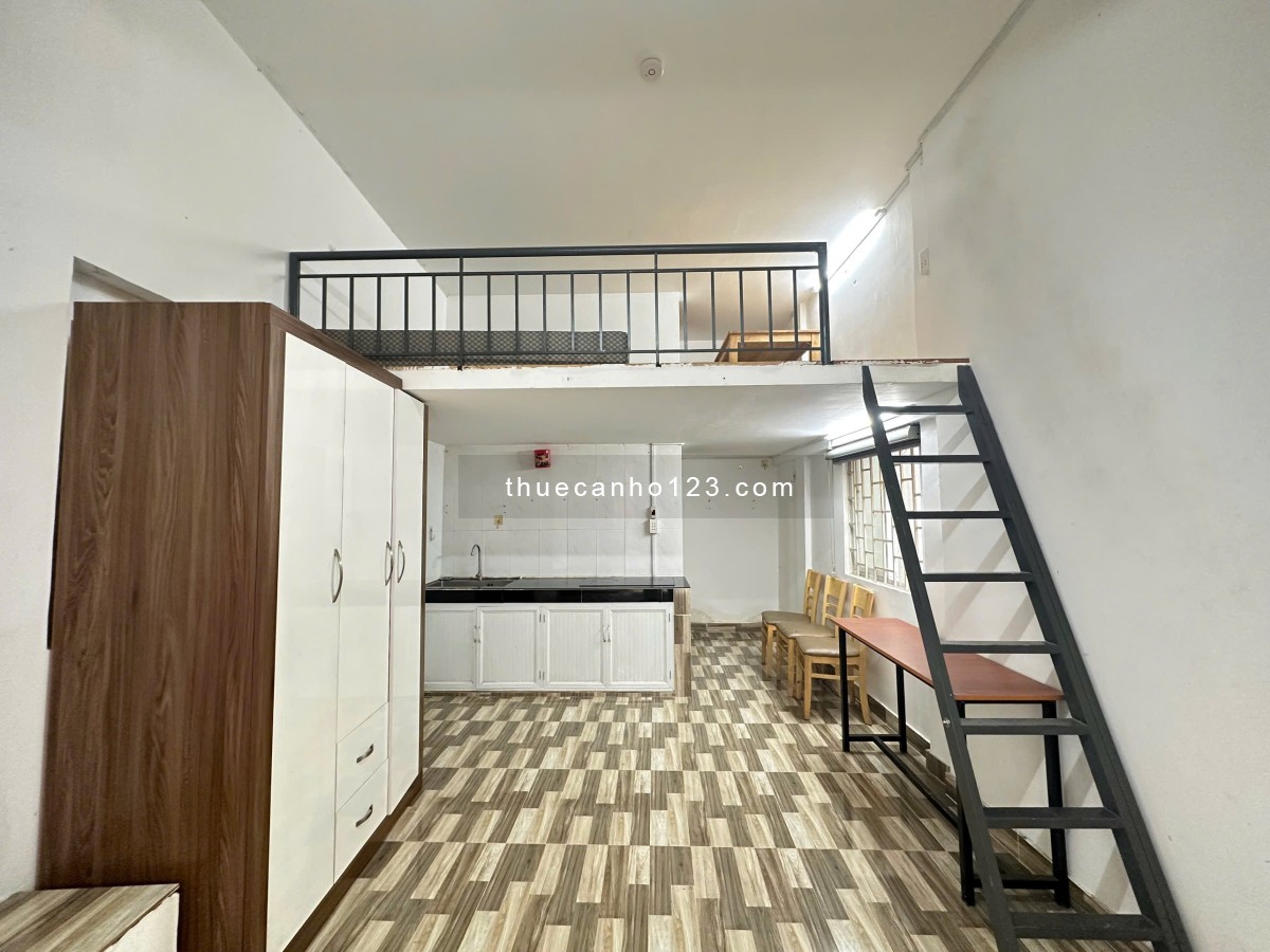 Cho thuê nguyên lầu 1, 1 trệt 1 gác có sẵn nội thất, mặt tiền hẻm CMT8 Quận 10 ra được Tô Hiến Thành