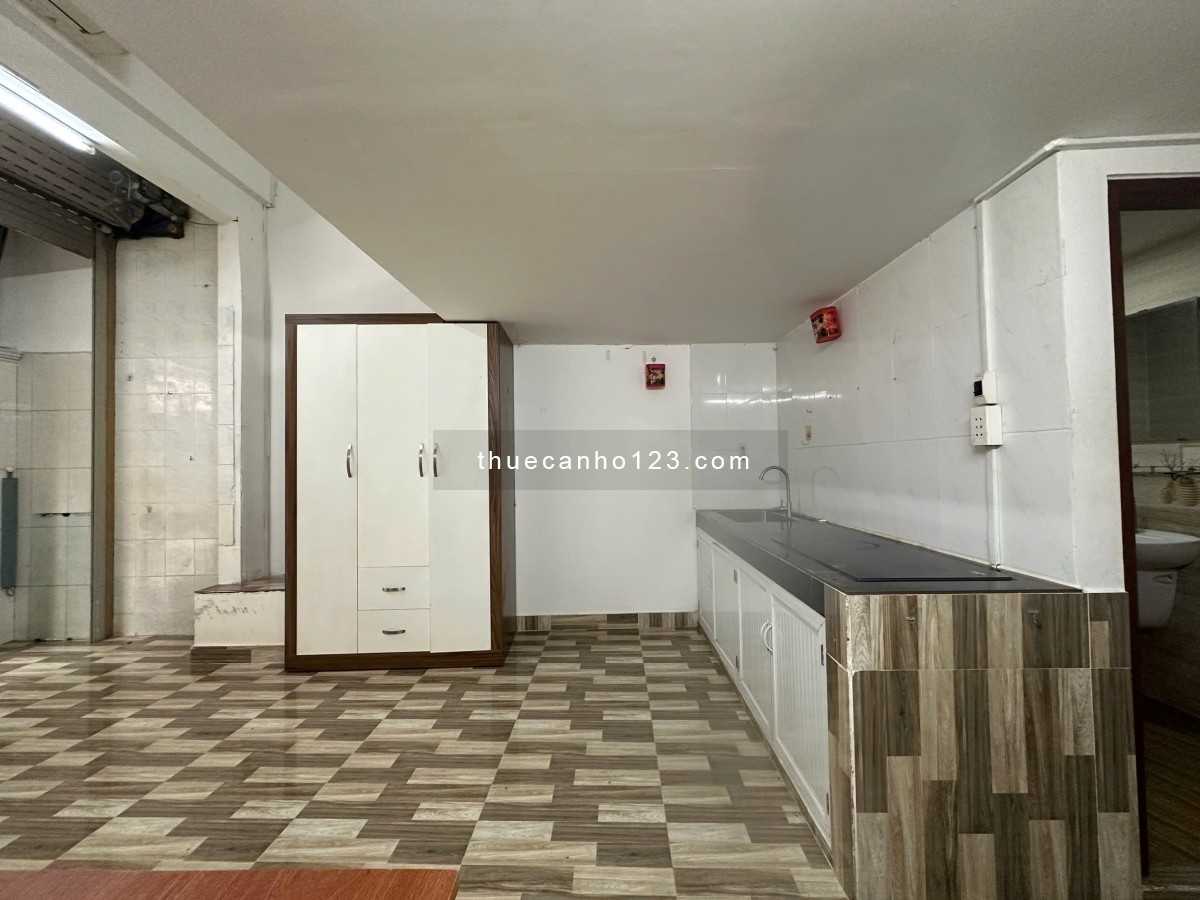 Cho thuê nguyên lầu 1, 1 trệt 1 gác có sẵn nội thất, mặt tiền hẻm CMT8 Quận 10 ra được Tô Hiến Thành