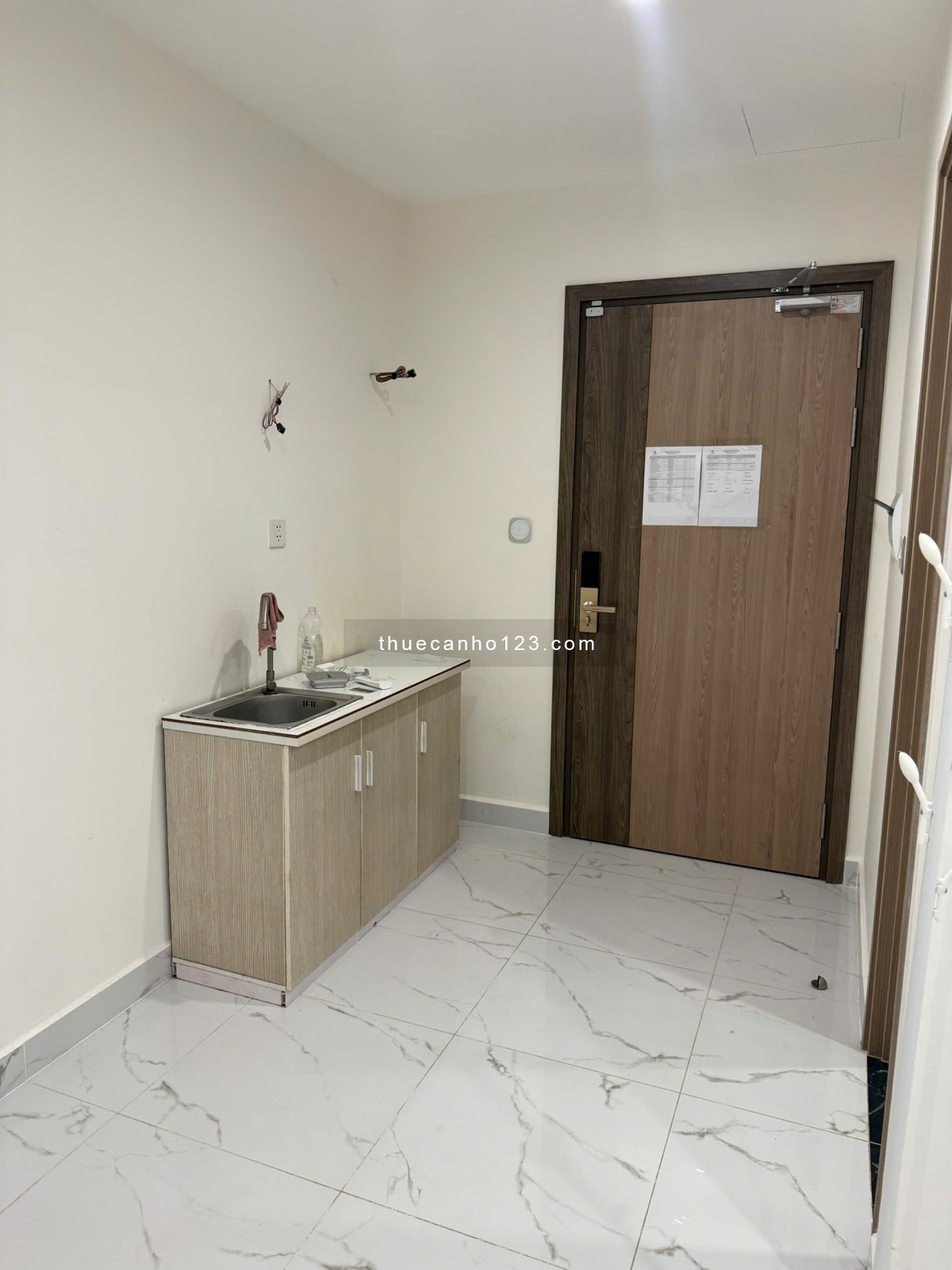 CHO THUÊ CĂN HỘ 1PN+ VINHOMES GRAND PARK QUẬN 9 - NHÀ TRỐNG KỆ BẾP RÈM - GIÁ RẺ 5 triệu/tháng