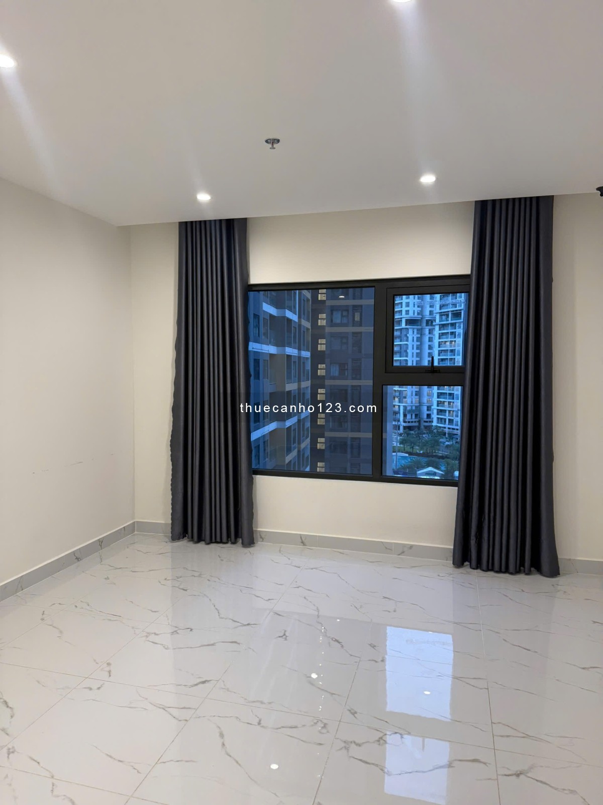 CHO THUÊ CĂN HỘ 1PN+ VINHOMES GRAND PARK QUẬN 9 - NHÀ TRỐNG KỆ BẾP RÈM - GIÁ RẺ 5 triệu/tháng