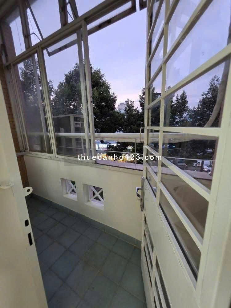 Căn hộ 40m2,1P ngủ, wc , C/c Bàu Cát, p10, TB,5tr/th. Thang bộ