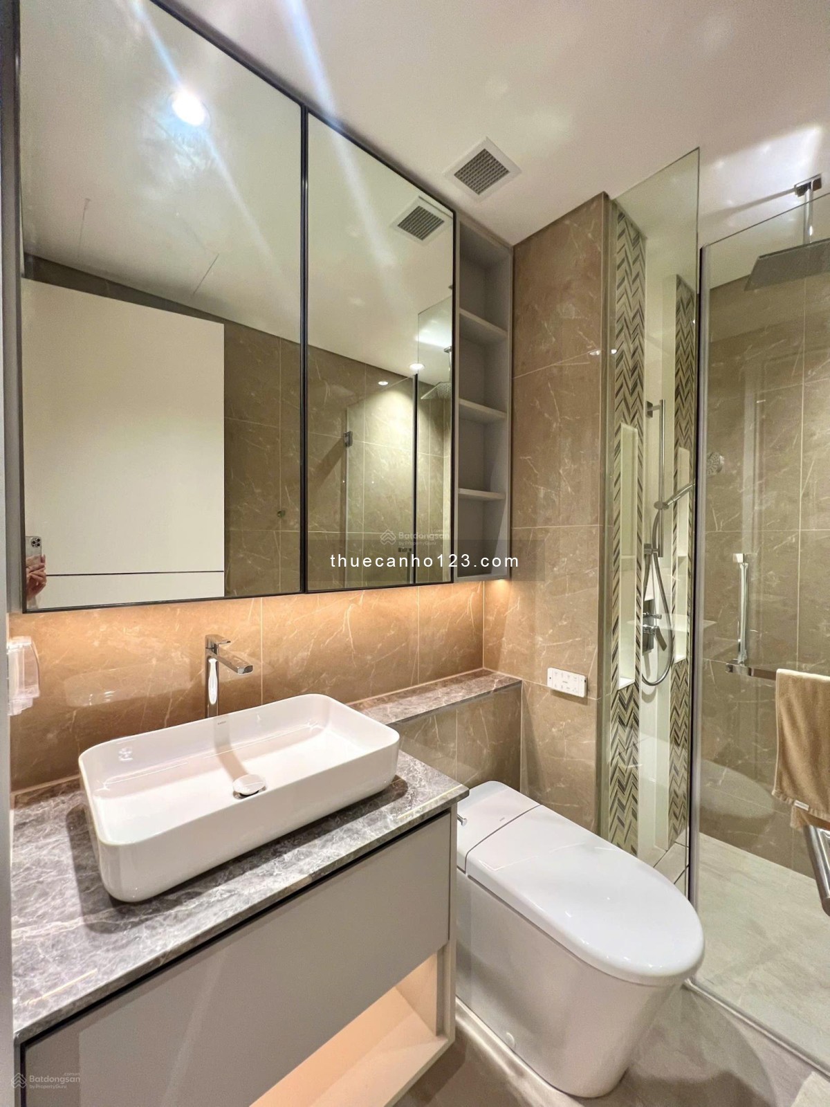 Cho thuê căn hộ 2PN The Opera Residence Thủ Thiêm View cầu Bason