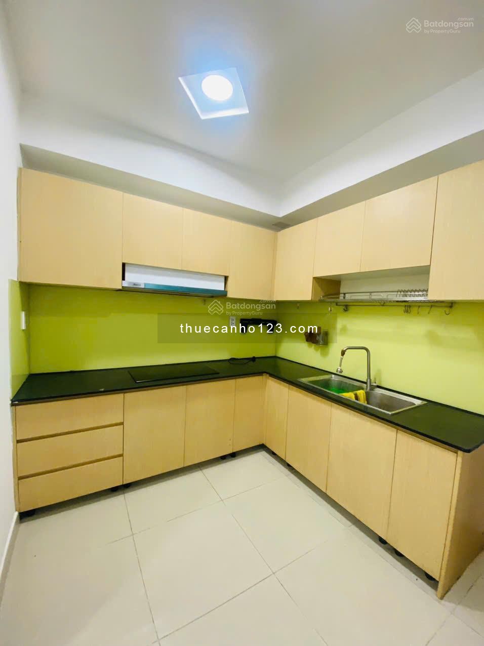 Cho thuê căn hộ Oriental Plaza 83m² (2PN), lầu trung view đẹp thoáng mát