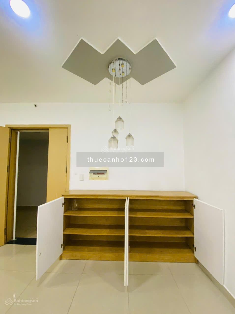 Cho thuê căn hộ Oriental Plaza 83m² (2PN), lầu trung view đẹp thoáng mát