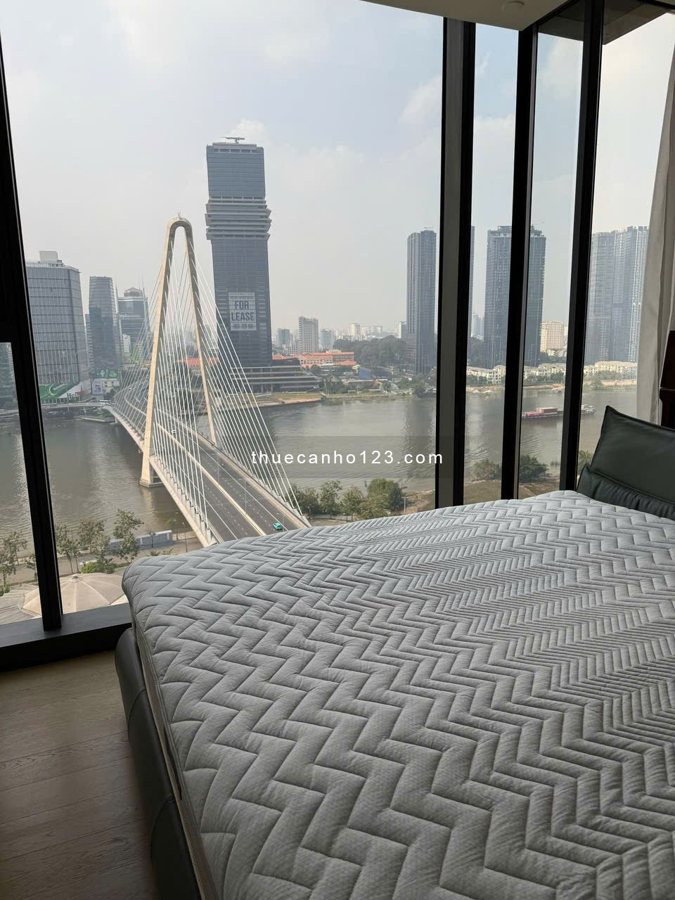 Cho thuê căn hộ Opera Residences – Trực diện view Cầu Ba Son.