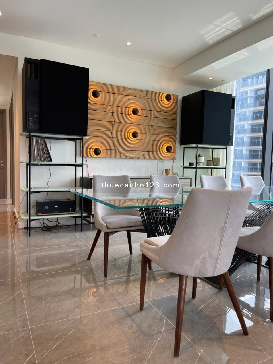 Cho thuê căn hộ Opera Residences – Trực diện view Cầu Ba Son.