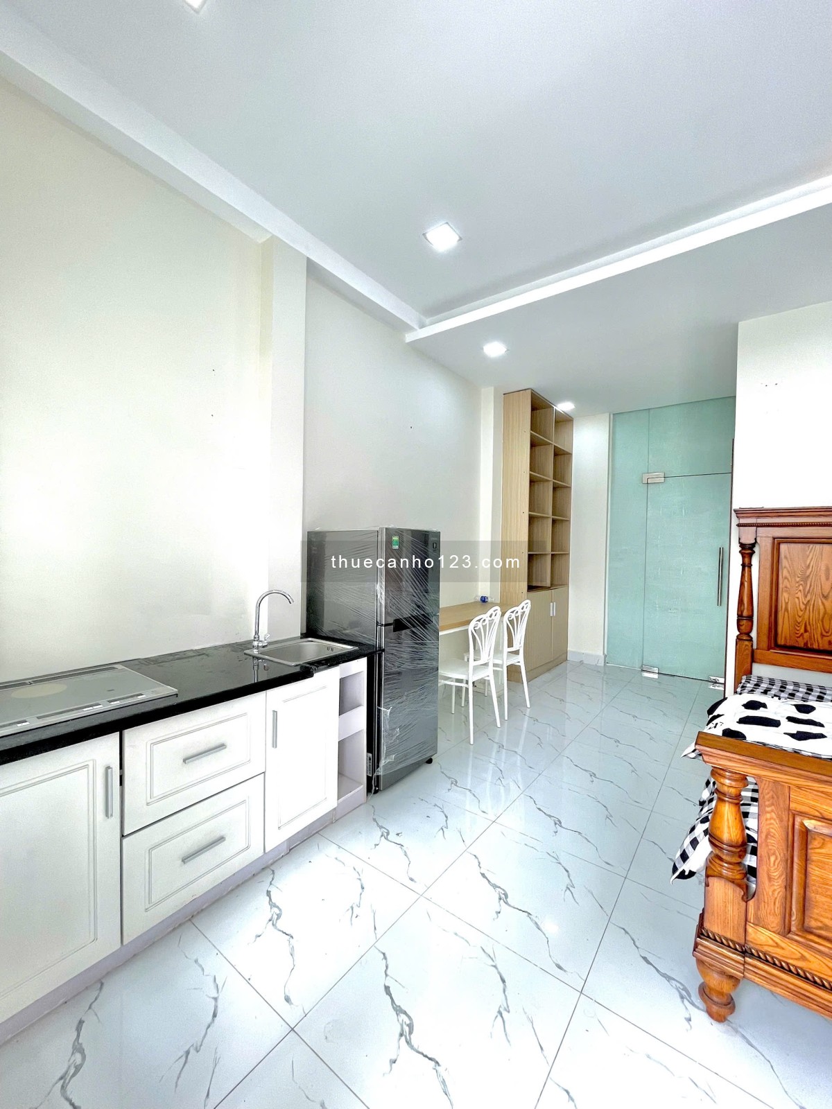 Studio có ban công, cửa sổ thoáng mát, nội thất như ảnh – gần ĐH Công Thương, Aeon, Big C – Máy giặt