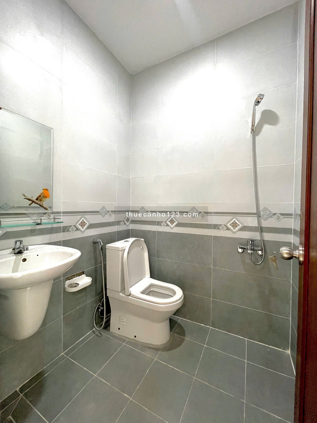 Studio có ban công, cửa sổ thoáng mát, nội thất như ảnh – gần ĐH Công Thương, Aeon, Big C – Máy giặt