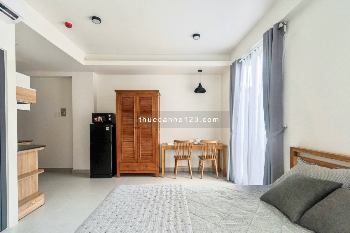Cho thuê căn hộ studio full nội thất, có 2 ban công – Gần công viên Hoàng Văn Thụ, phố Phan Xích Lon