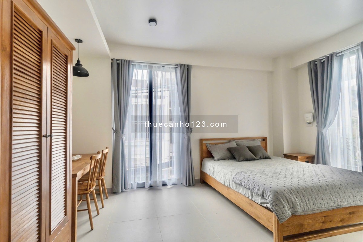 Cho thuê căn hộ studio full nội thất, có 2 ban công – Gần công viên Hoàng Văn Thụ, phố Phan Xích Lon