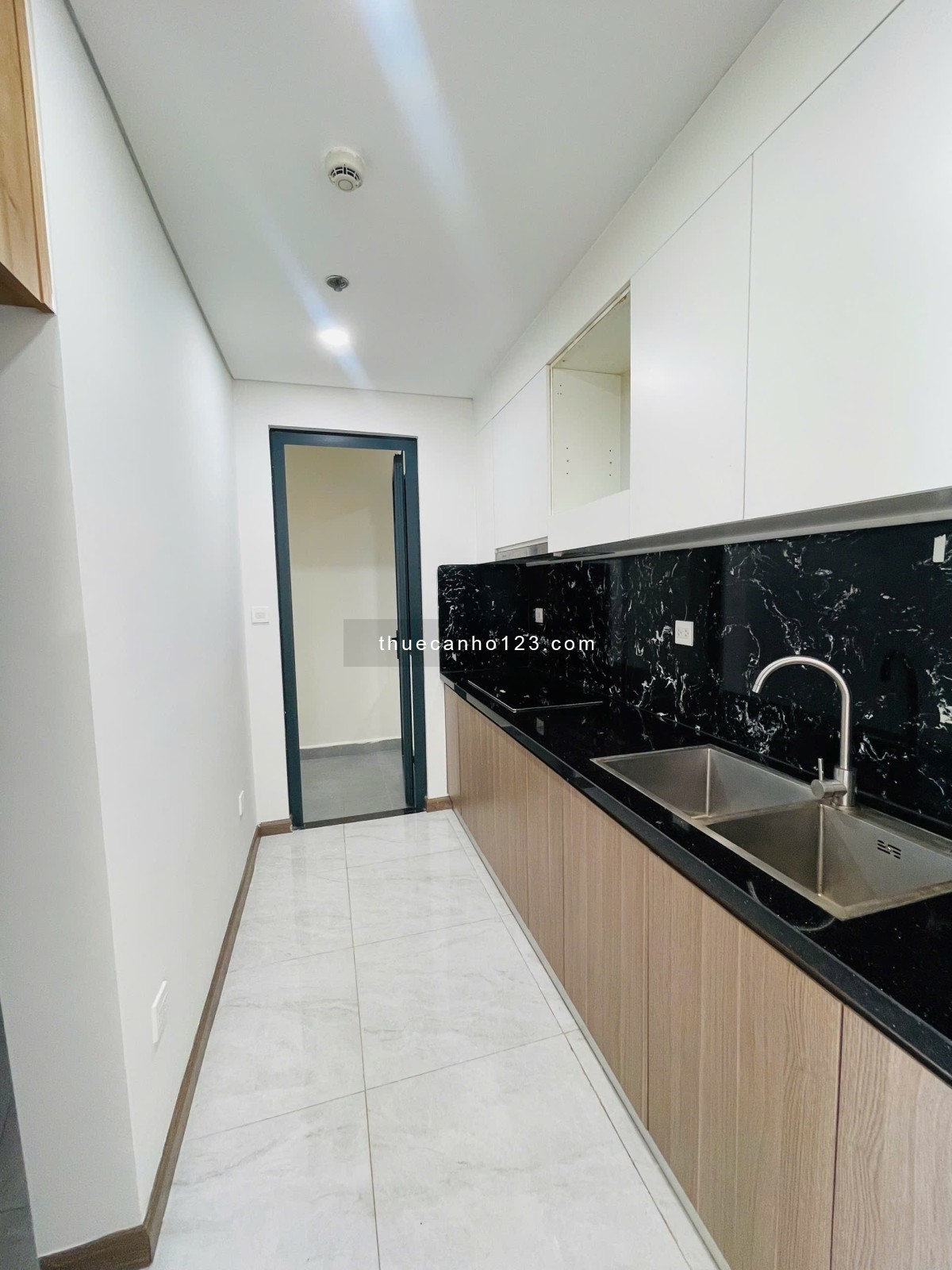 Cho thue CC FPT Plaza 2 view biển, tầng cao, 71m2, 2n 2WC, full nội thất