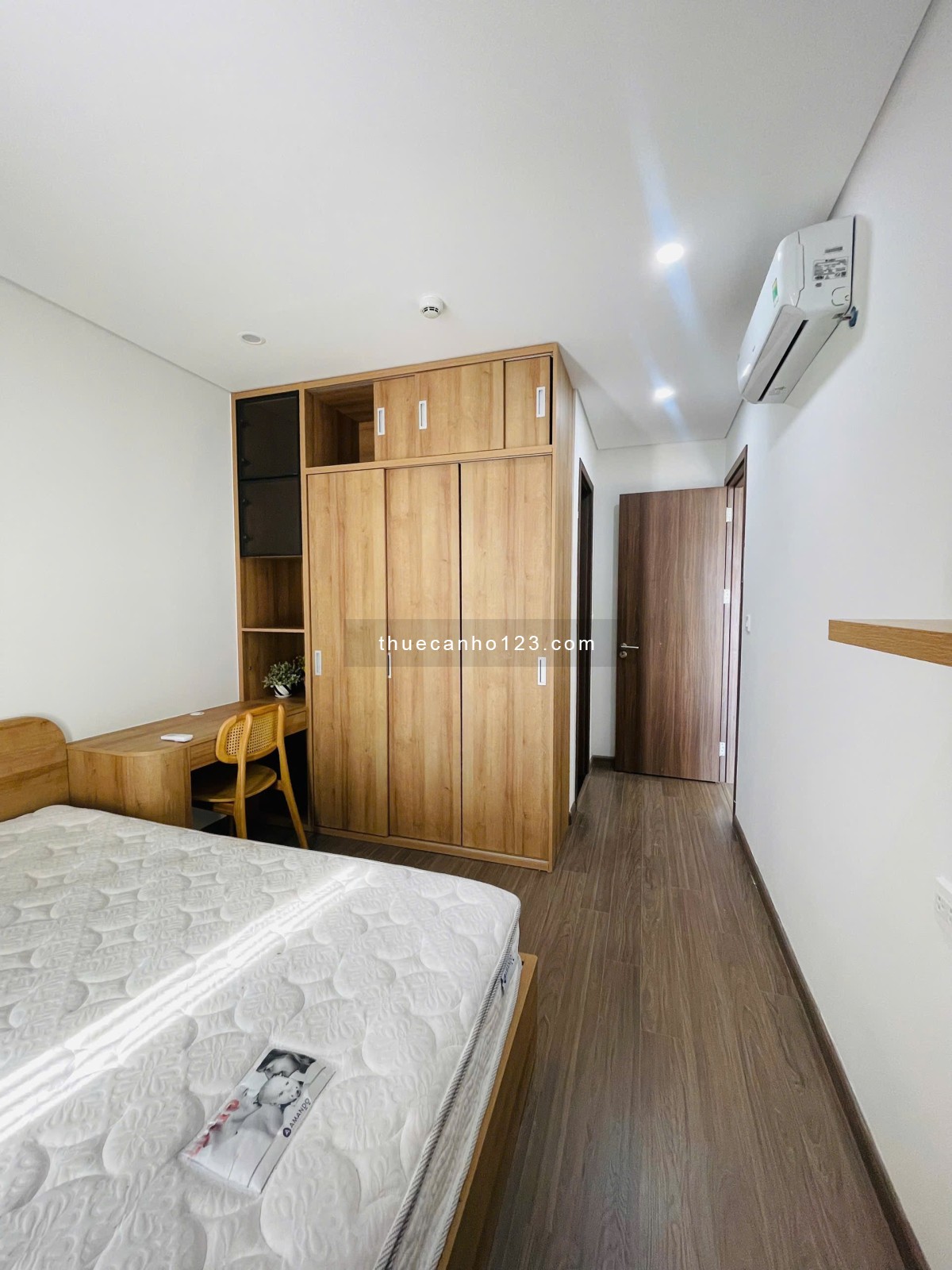 Cho thue CC FPT Plaza 2 view biển, tầng cao, 71m2, 2n 2WC, full nội thất